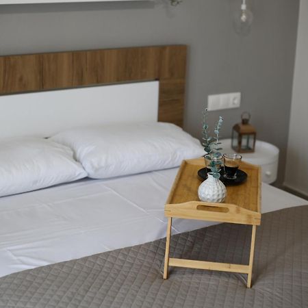 Our Home-Fully Renovated Apartments And Studios By The Sea نيكيتي المظهر الخارجي الصورة